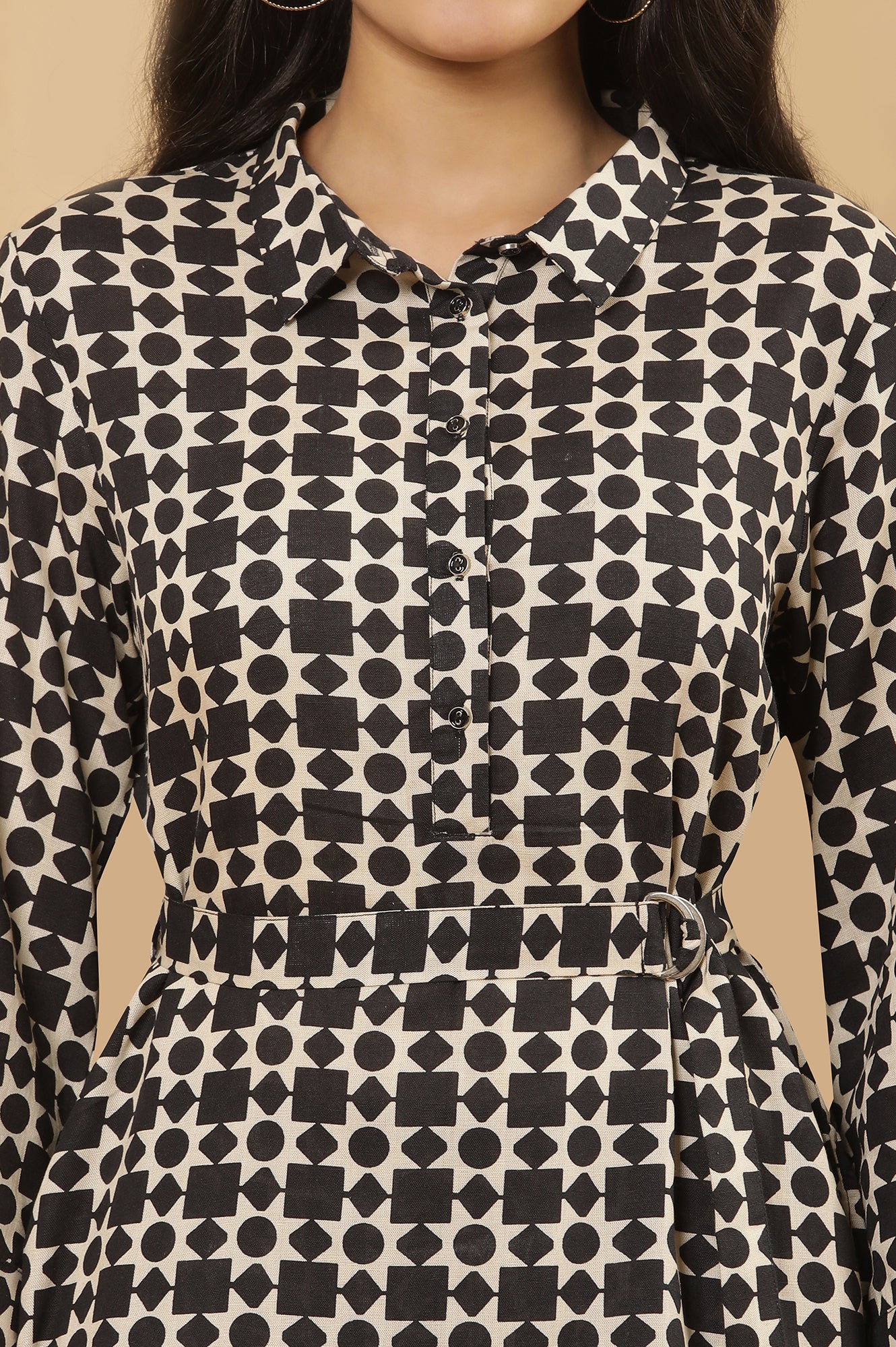 White And Black Geometric Printed Top And Trouser Set - Image 4